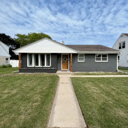 Stunning and Completely Remodeled Ranch Home! Walk to Downtown & Marina!