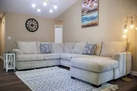Charming 3-bedroom home in Fayetteville: 5 min from Base