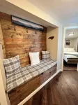 Cozy cabin with 1 bedroom, fireplace, AC, WiFi in Convenient Foscoe
