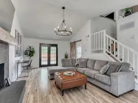 Edmond Bungalow: Cute 2 BR + Bonus Game Room with Futon