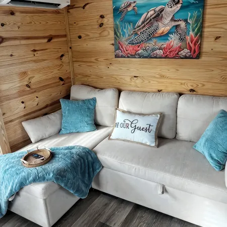 Cozy Cabins-Pet friendly, newly renovated, WiFi, kitchen, 2 bedroom