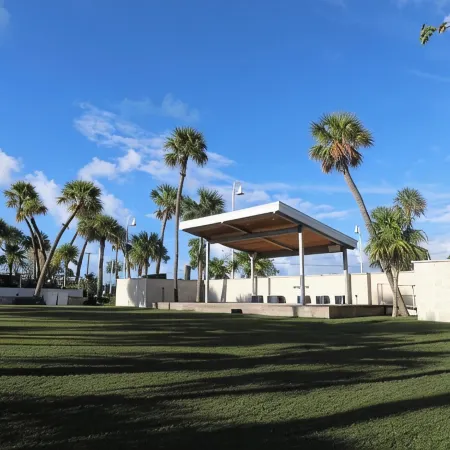 Sentient Waters: 63' Boat With Full Amenities & Sun Deck