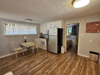 Spacious Decorated Apartment: Your Perfect Stylish Living Space Hotels in Manistee
