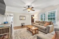 Family-Friendly 3/2 Home Near Prisma, Fenced Yard - Homestays
