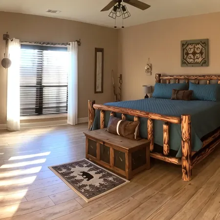 Private Retreat on 7 Acres, Mountain Views, Firepit, King Bed, Sleeps 6.