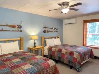Pine Crest Lodge, 8Br 5BA Home with Beach Access, Fire Pit, & Private Hot Tub - Chalets
