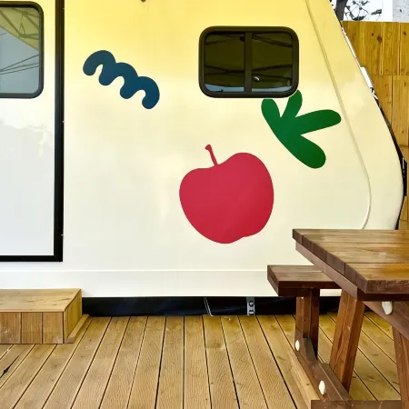 Ulsan Apple Mango Pension and Caravan Отели рядом с достопримечательностью «Мыс Канджольгот»