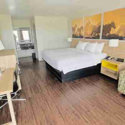 Days Inn by Wyndham Canton Rooms
