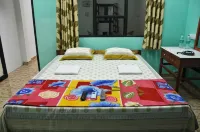 The Lotus Home - Near Marina Park & Aberdeen Bazar - Bed and Breakfasts