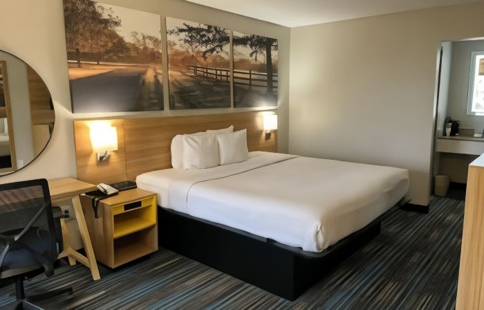 Days Inn & Suites by Wyndham Mobile