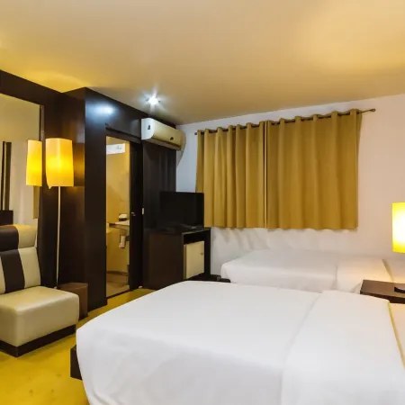 Roma Hotel Отели рядом с достопримечательностью «Площадь Fairy»