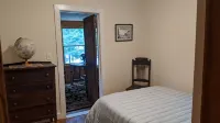 Quaint cottage on peaceful NH lake! Enjoy swimming, kayaking, and trails. - Alphydda