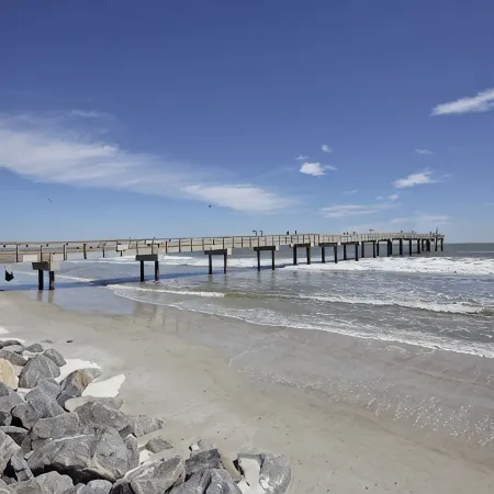 Beachy Getaway–Cozy, Clean & Equipped w/ All Essentials! Relax, Enjoy & Refresh!