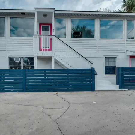 Flamingle in Fuchsia- Whole House- Walk to Beach!