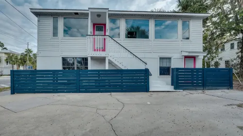 Flamingle in Fuchsia- Whole House- Walk to Beach! - Pet friendly