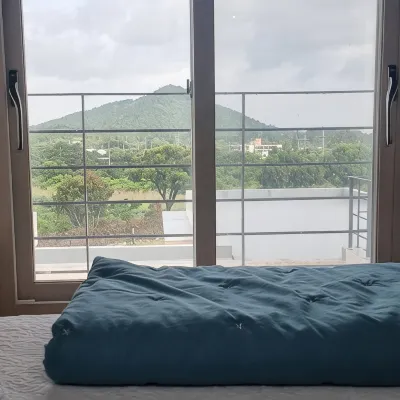 Jeju Bijarim Very Mung Pension Отели рядом с достопримечательностью «Лес Биджарим»