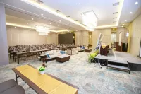 Two K Azana Style Hotel Bengkulu - parking