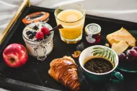 The Meadowpark Bar, Kitchen & Rooms - parking