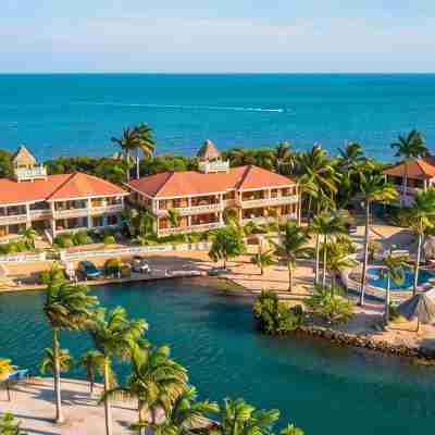 GOLD STANDARD - Pointe House, tip of peninsula , walk to village, 1 BR/2 BA Hotel Exterior
