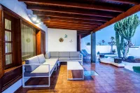 OPPORTUNITY! Stunning exclusive Villa next to the sea