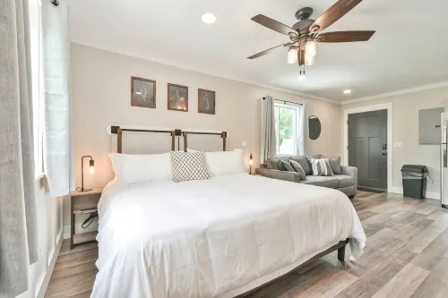 Helen Studio Living Suite 102