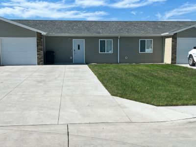 Lovely 3-bedroom Condo with electric fireplace