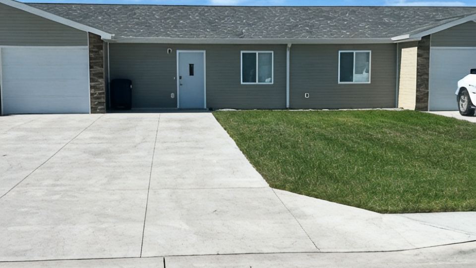 Lovely 3-bedroom Condo with electric fireplace