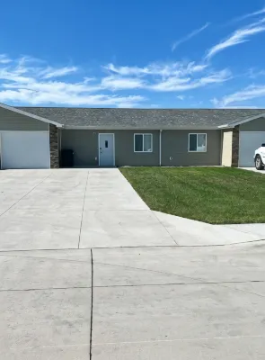 Lovely 3-bedroom Condo with electric fireplace