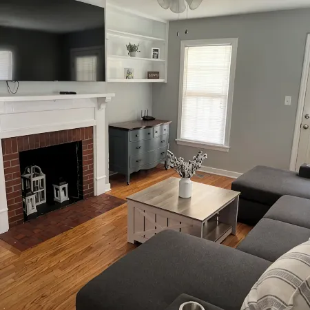 Super Cozy Cottage is updated, fully stocked and close to Downtown Thomasville!