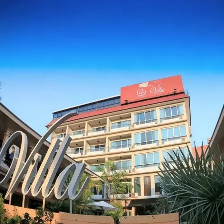 Hotel la Villa Khon Kaen Отели рядом с достопримечательностью «Храм Тхунг Сетхи»