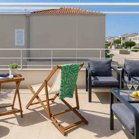 Sunny Resort apartment with seaview 1314 Отели в г. Петрчане