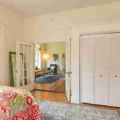 Stunning Large Apartment in the Heart of Port Townsend! Rooms