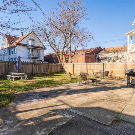 The Blue Sapphire: Modern & Stylish 2BR w/ 2 King Beds & Full Kitchen