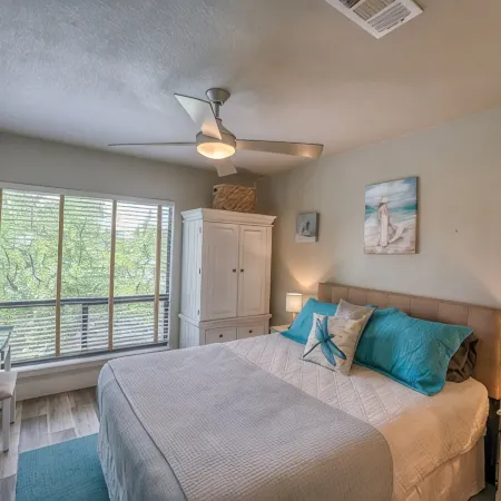 Remodeled Family Waterfront Townhome in the Heart of Horseshoe Bay