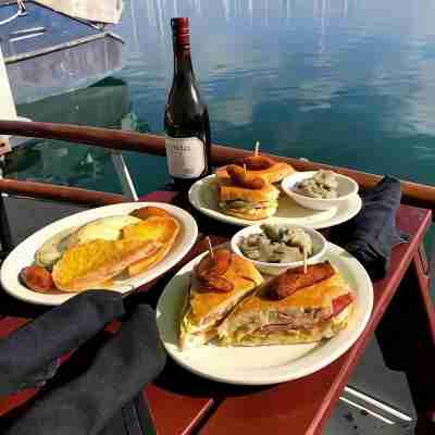 Boatel California Stay on a 40’ Boat - Best Location in Ventura Harbor Gr8 Views Dining/Meeting Rooms