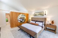 Stunning Mid-Century Inspired Lake House, Private Pool, Jet-ski & Boat Dock! - 4-Star