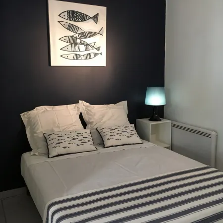 Superb modern studio in typical neighborhood