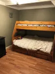 Beautiful cabin, stunning view, spacious deck. Price includes cleaning fee, etc.