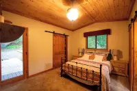 Murphy Mountain House - Creeks, Firepits & High Speed Internet! - balcony