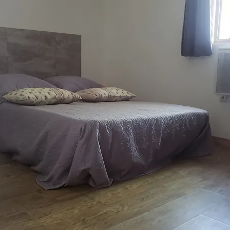 Cottage at the foot of the Luberon + Garden and private swimming pool