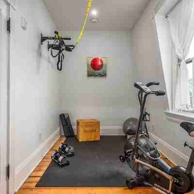 Spacious, Sleek, and Luxurious two-bedroom in Historic Westside of Providence Fitness & Recreational Facilities