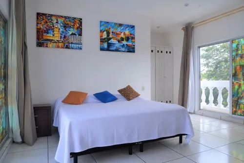 Luxury Villa Great Location Walking Distance to the Beach - Villas