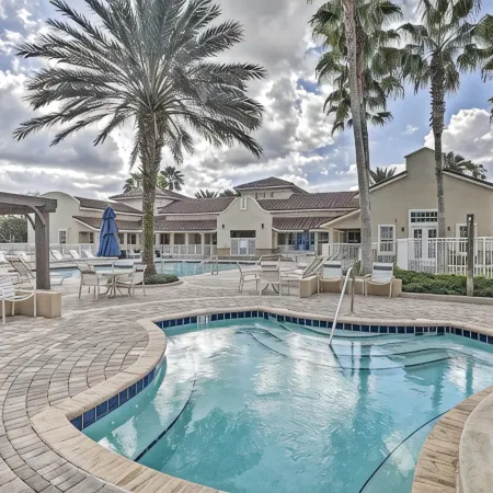 Luxurious River Views, Resort Amenities, Lrg 3 Bed, 2 Bath, Corner Unit, 2100 SF