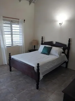 Beautiful island getaway, close proximity to popular beaches and historic site C - 3-Star