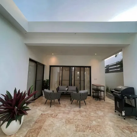 Fanta Sea: Luxe Villa, Pool, 4 Min Drive to Beach