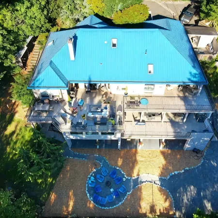 Hidden Pond Large Two Bedroom, Pet Friendly, with Hot Tub and Private Beach