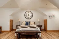 Lovely Cottage just above Moonstone Beach in the Pines and Oak Trees. - balcony