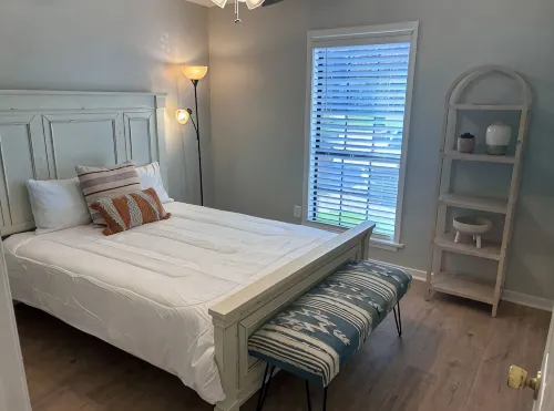 Convenient & Renovated 2BD/2BA house near Reservoir, Fenced Backyard, King Bed - Pools