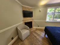 Backyard Oases 2-bedroom house in delightful Vista with WiFi, AC