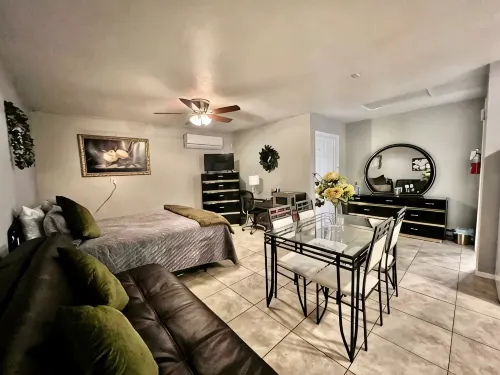 Premium Studio A w/private yard - 3-Star